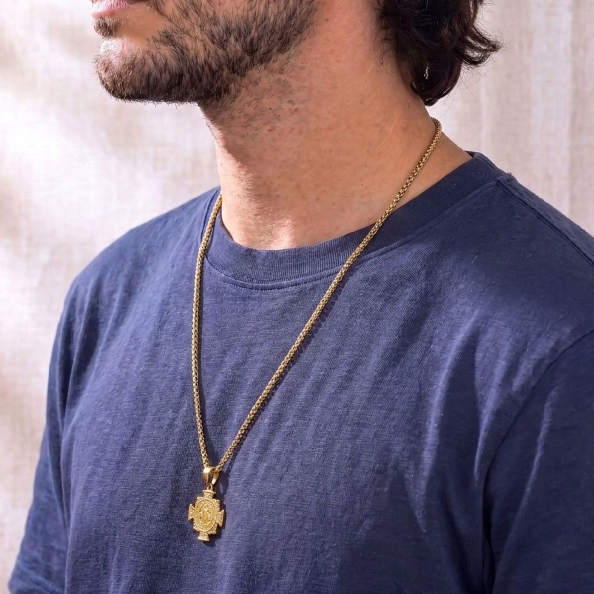 Collier religieux Saint Benoît pour homme, en acier inoxydable, médaille ronde ornée d’une croix chrétienne