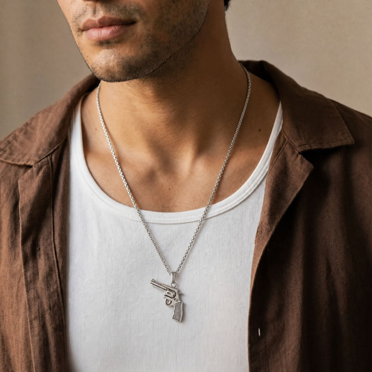 Collier revolver pour homme, en acier inoxydable, pendentif pistolet western sculpté