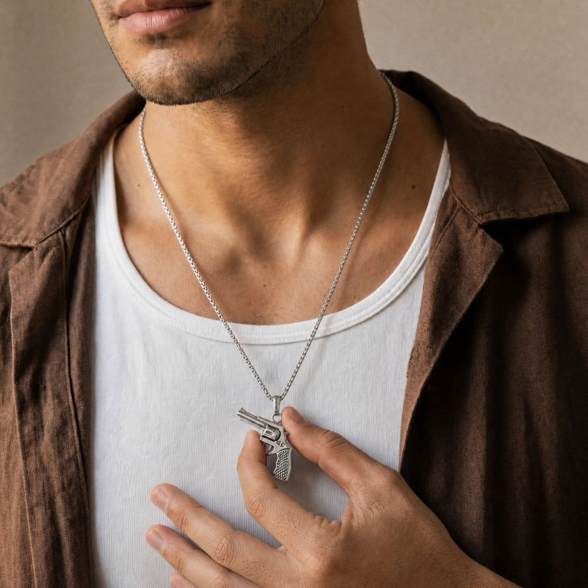 Collier revolver pour homme, en acier inoxydable, pendentif pistolet western sculpté