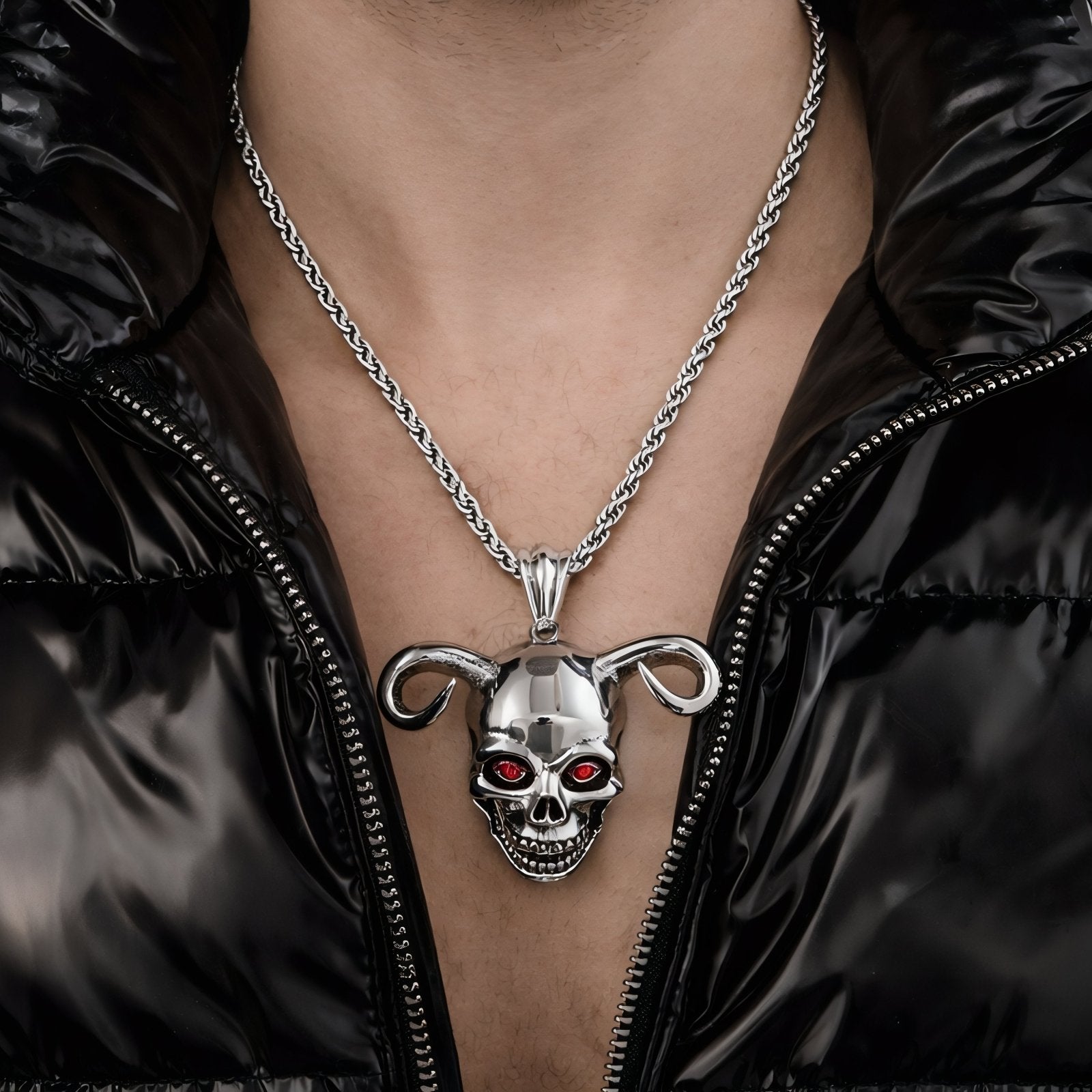 Collier rock pour homme, pendentif tête de mort avec cornes et yeux rouges, en acier inoxydable