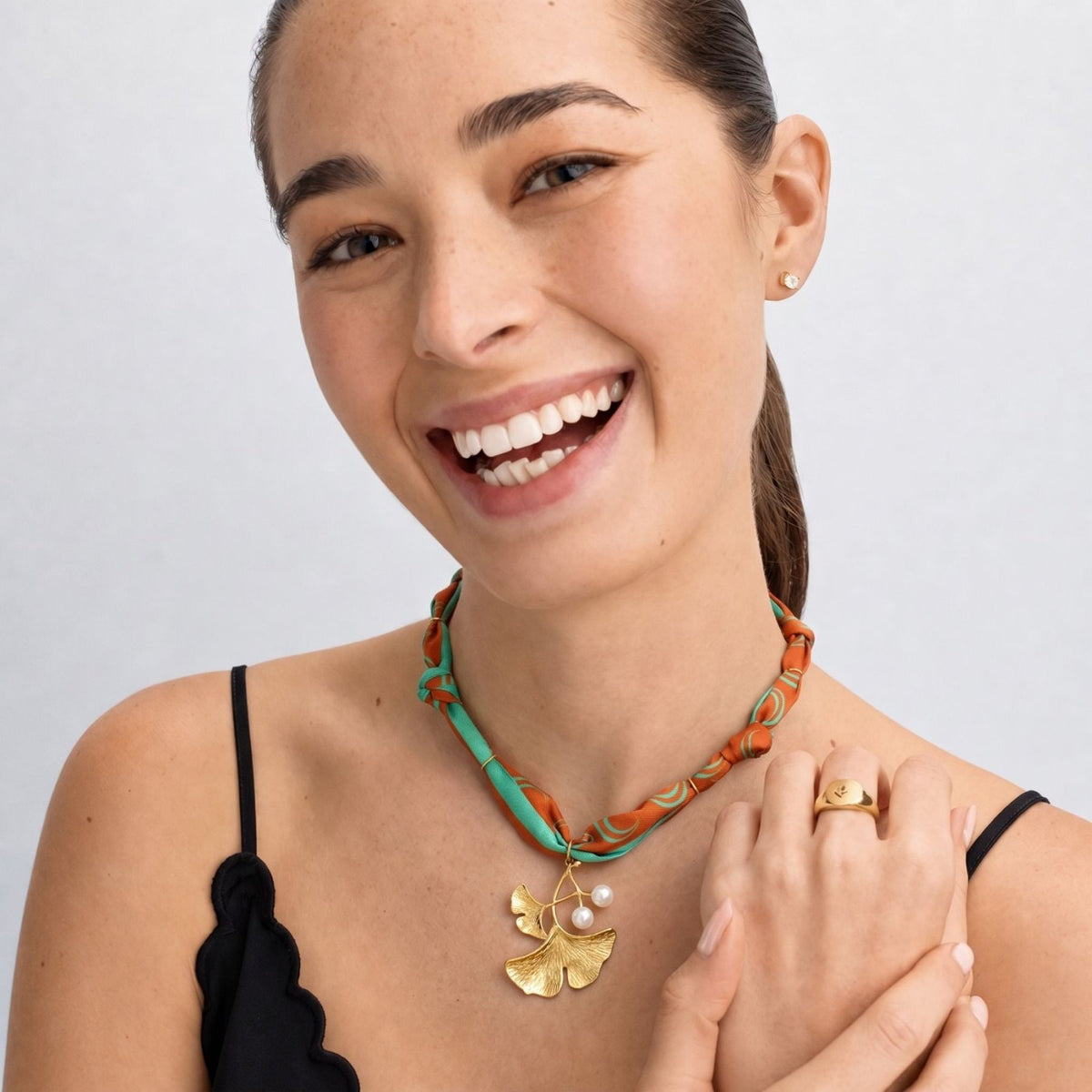 Collier ruban floral pour femme, en acier inoxydable, pendentif feuilles de ginkgo avec perles