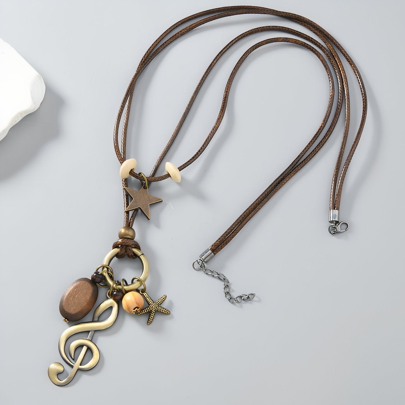 Collier sautoir bohème, pendentif clé de sol, perles en bois et étoile, cordon marron
