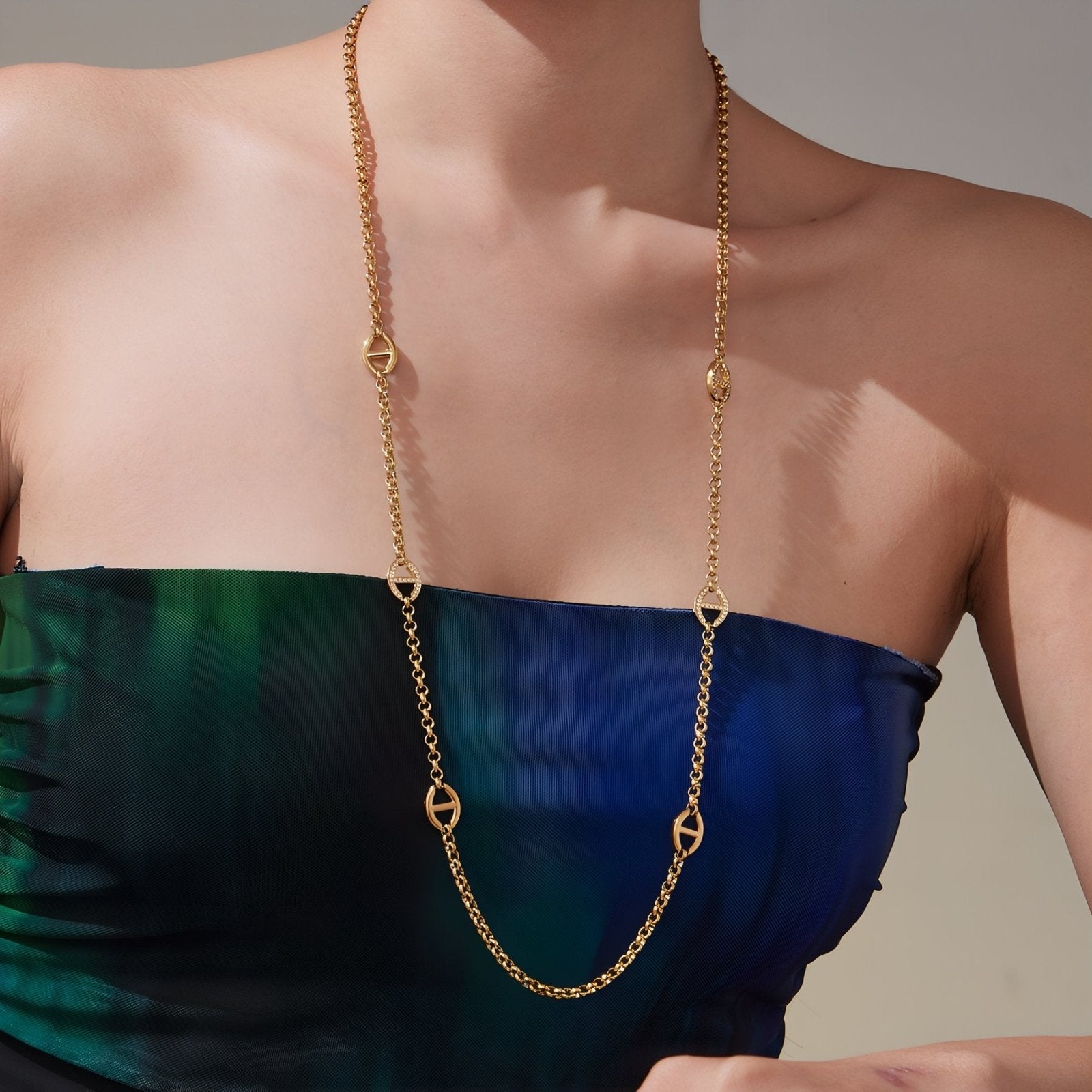 Collier sautoir or pour femme, ovales pavés de zircons, en acier inoxydable