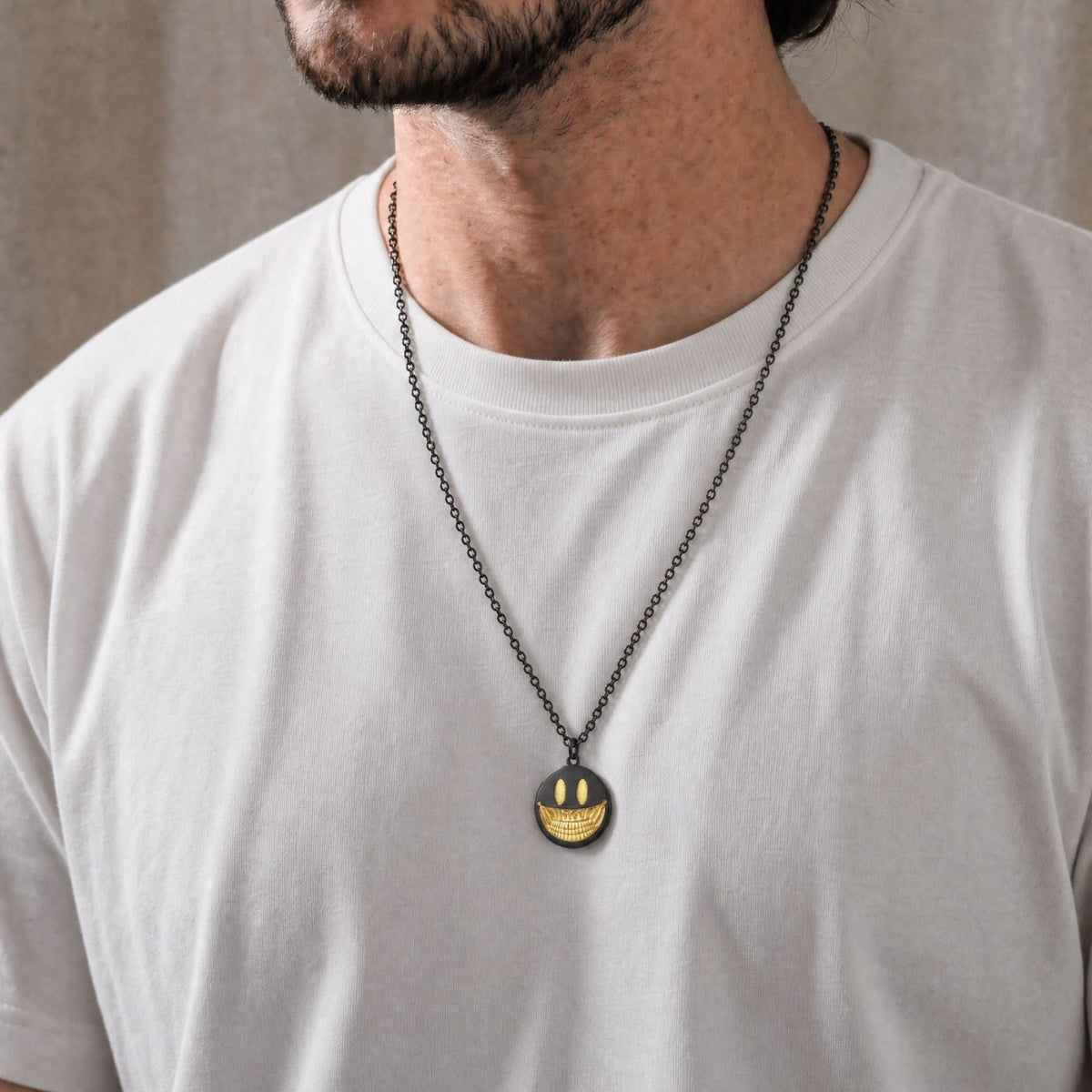 Collier smiley pour homme, en acier inoxydable, pendentif rond avec large sourire en reflief