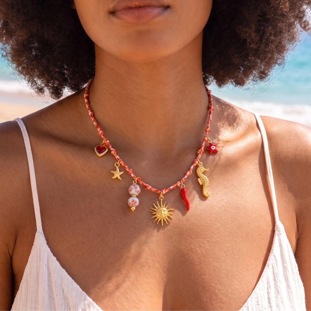 Collier soleil marin pour femme, en acier inoxydable doré, cordon tressé rouge et blanc avec charms colorées