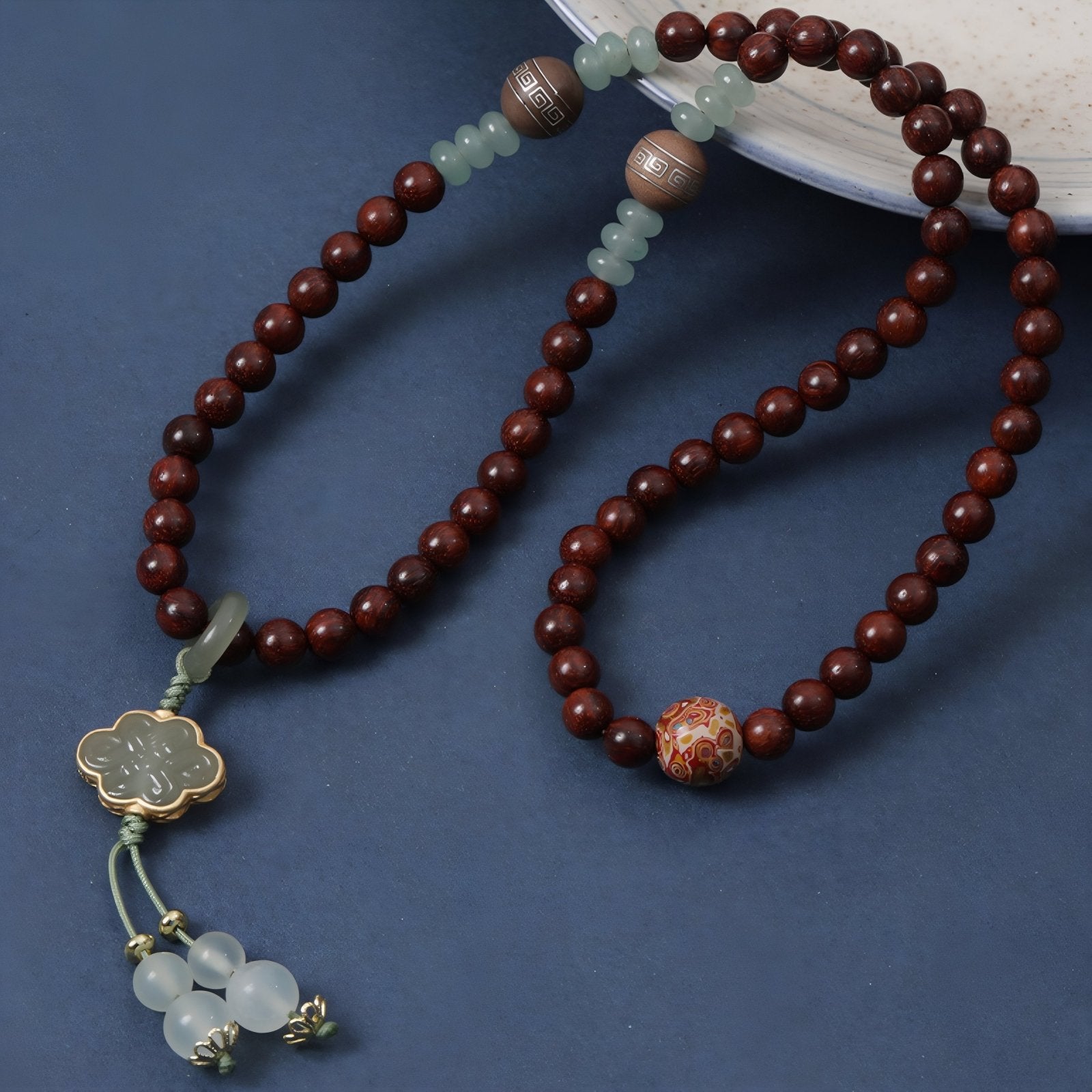 Collier spirituel en bois de santal rouge, avec perles de bois, orné de motifs ajourés en argent