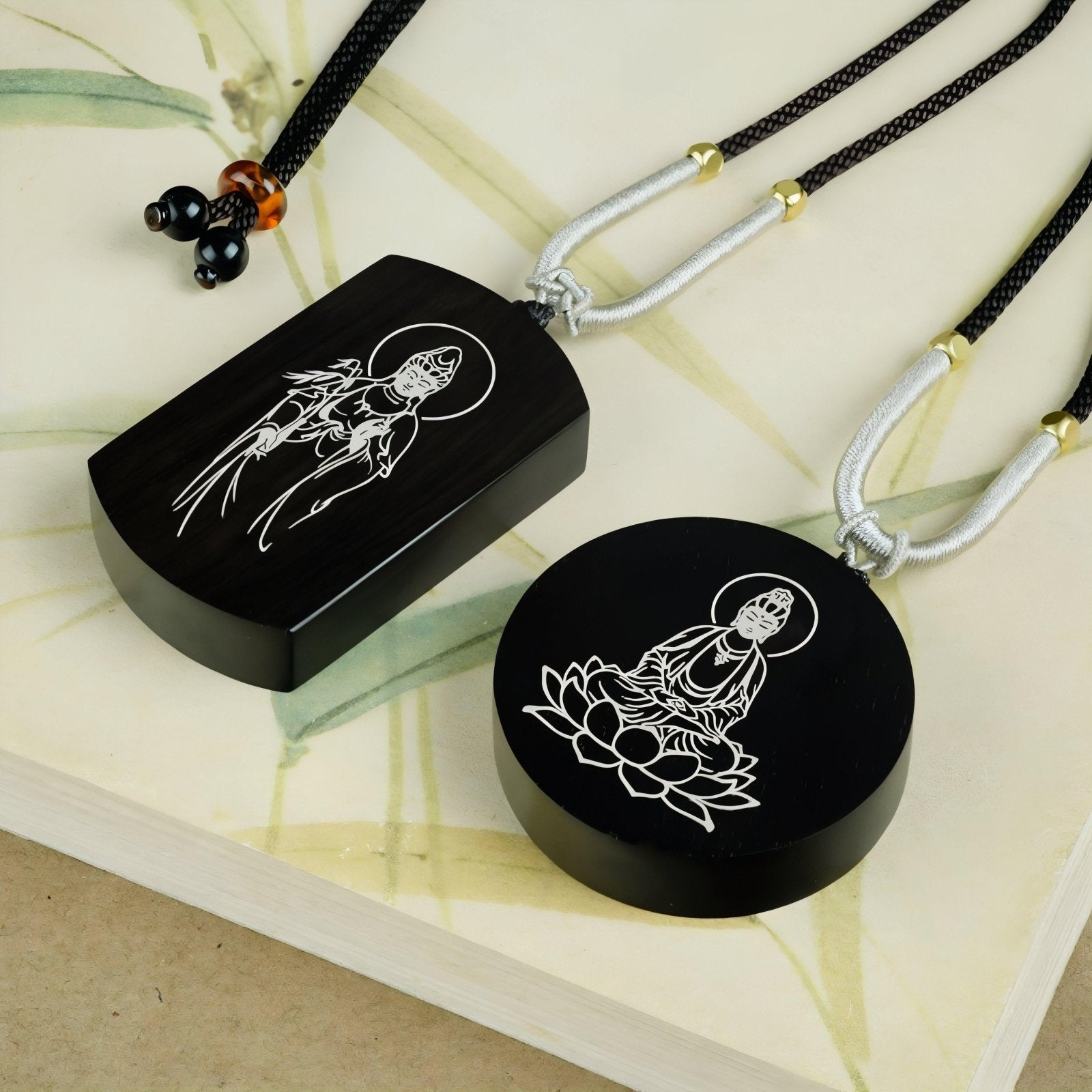 Collier spirituel en bois d'ébène naturel, avec pendentif géométrique incrusté d'argent, cordon ajustable