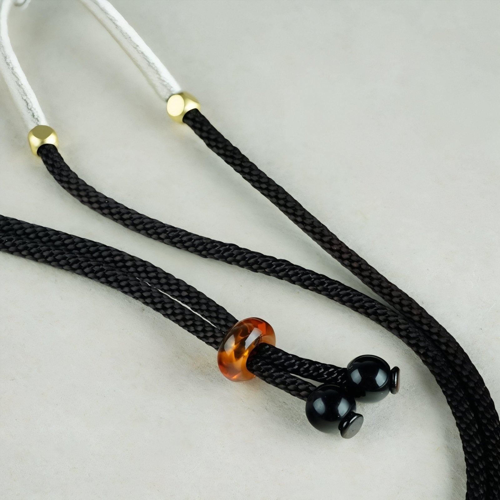 Collier spirituel en bois d'ébène naturel, avec pendentif géométrique incrusté d'argent, cordon ajustable