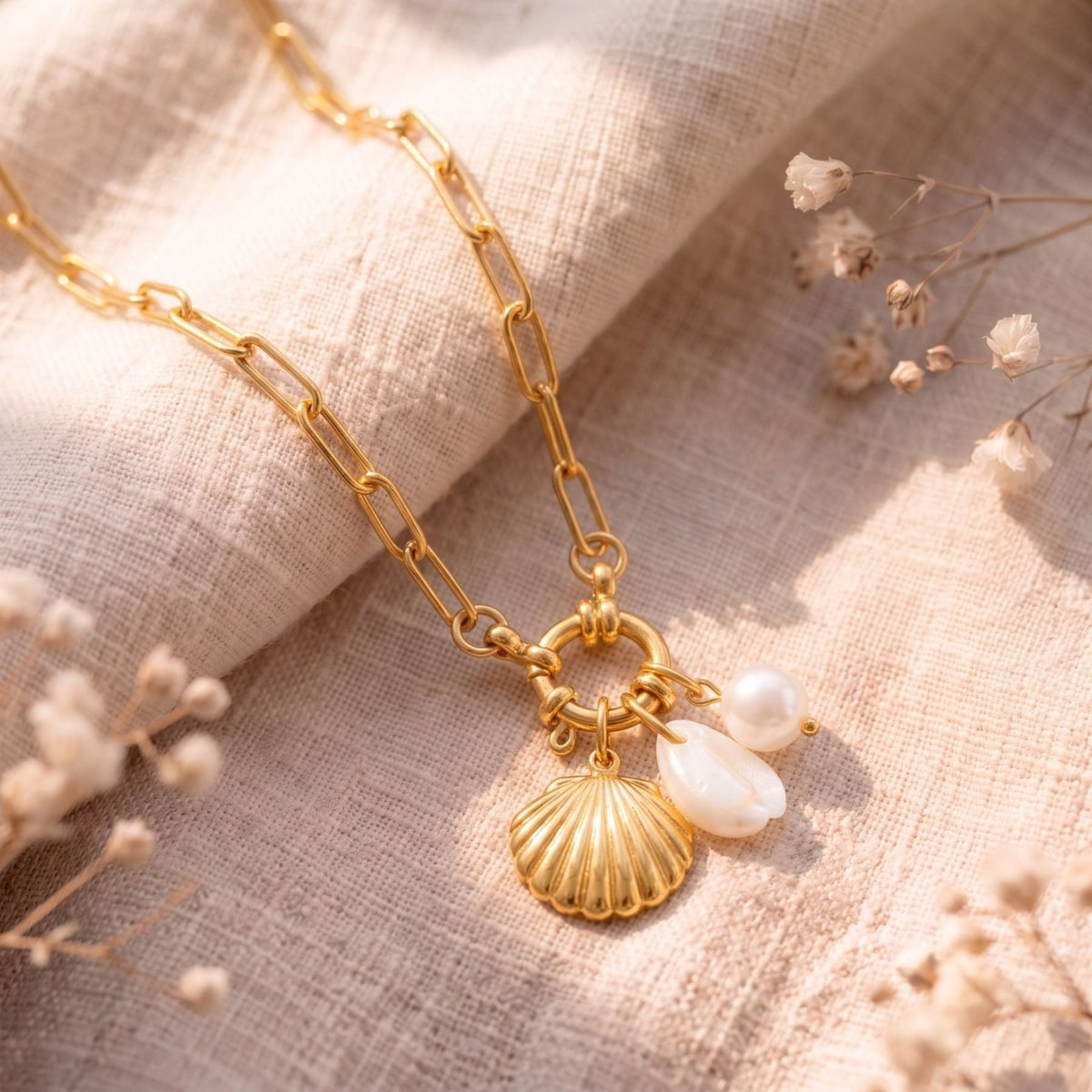 Collier style marin pour femme, en acier inoxydable doré, pendentif coquillage et perle blanche au style chic