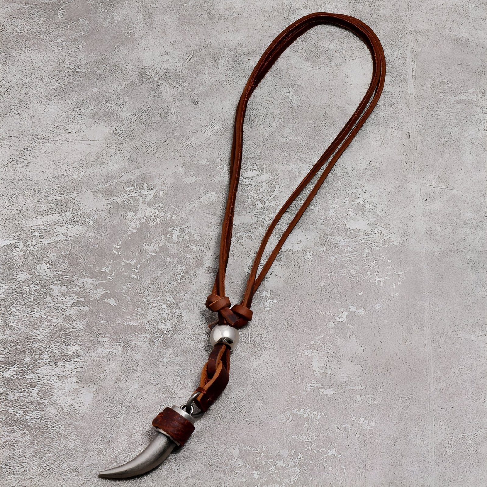 Collier style vintage pour homme, pendentif griffe en métal vieilli et cuir marron, style tribal