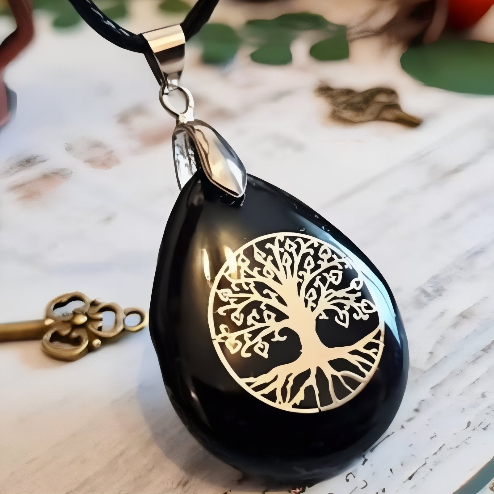 Collier symbolique pour femme, avec cordon noir et pendentif en pierre naturelle orné d'un arbre de vie