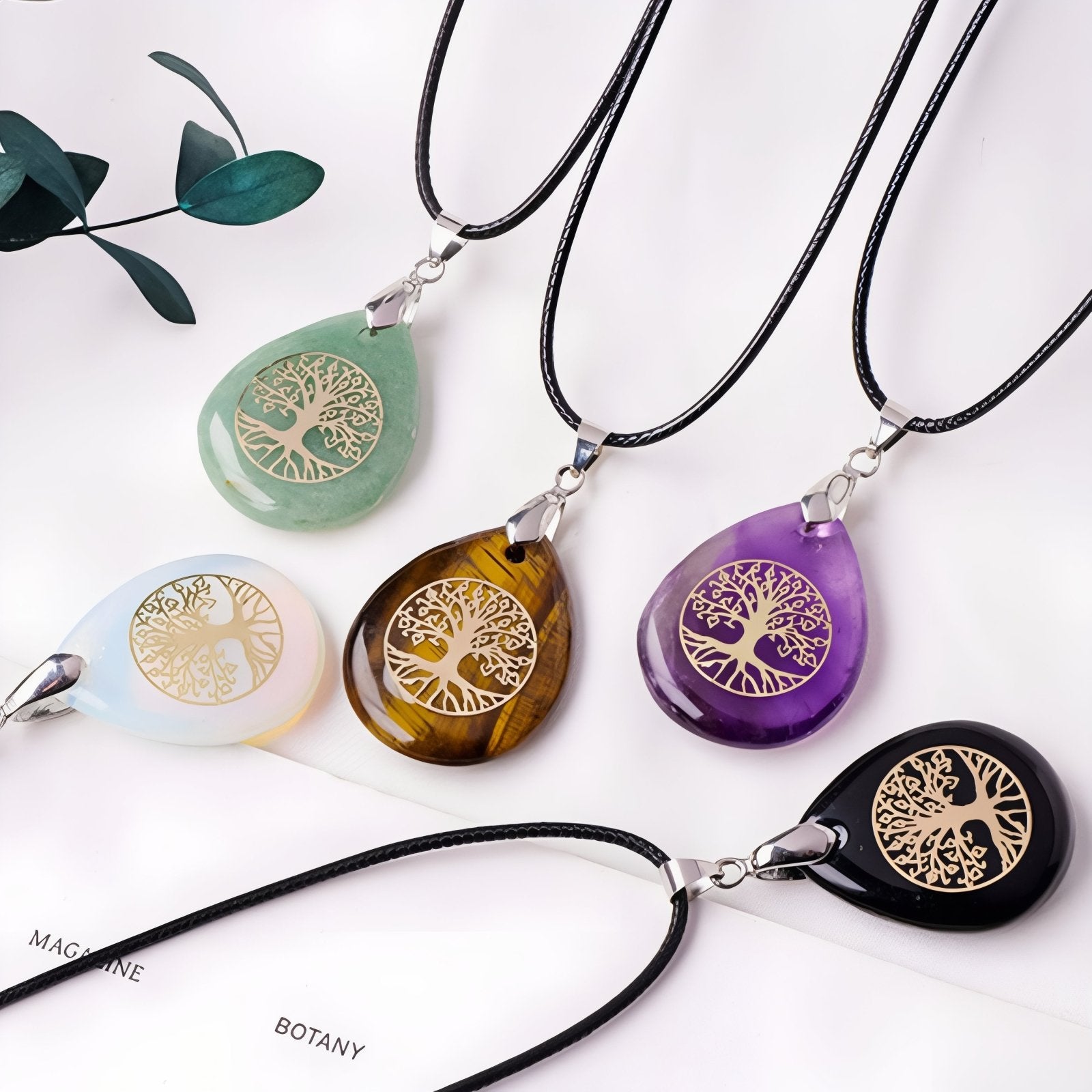 Collier symbolique pour femme, avec cordon noir et pendentif en pierre naturelle orné d'un arbre de vie