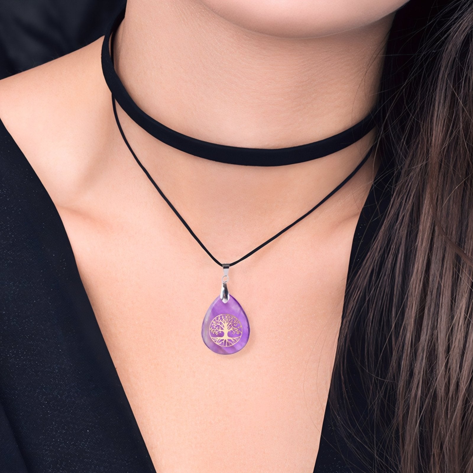 Collier symbolique pour femme, avec cordon noir et pendentif en pierre naturelle orné d'un arbre de vie