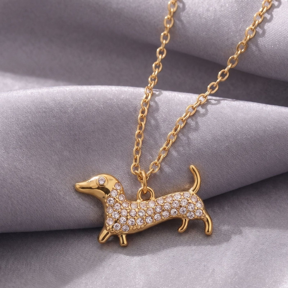 Collier teckel pour femme, en acier inoxydable doré, pendentif chien serti de pierres blanches