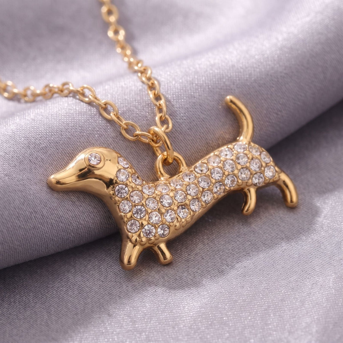 Collier teckel pour femme, en acier inoxydable doré, pendentif chien serti de pierres blanches