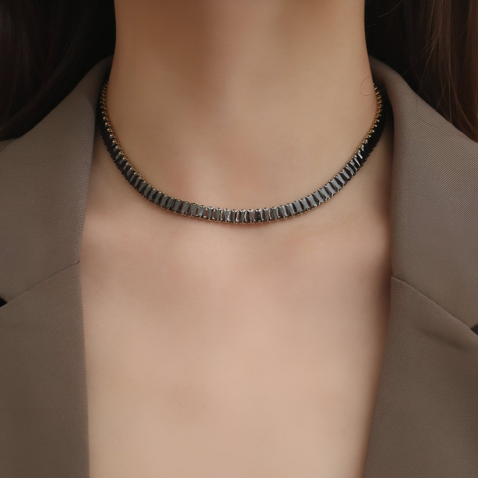 Collier tennis ras - du - cou élégant, serti de zircons multicolores, en acier inoxydable plaqué or 18K