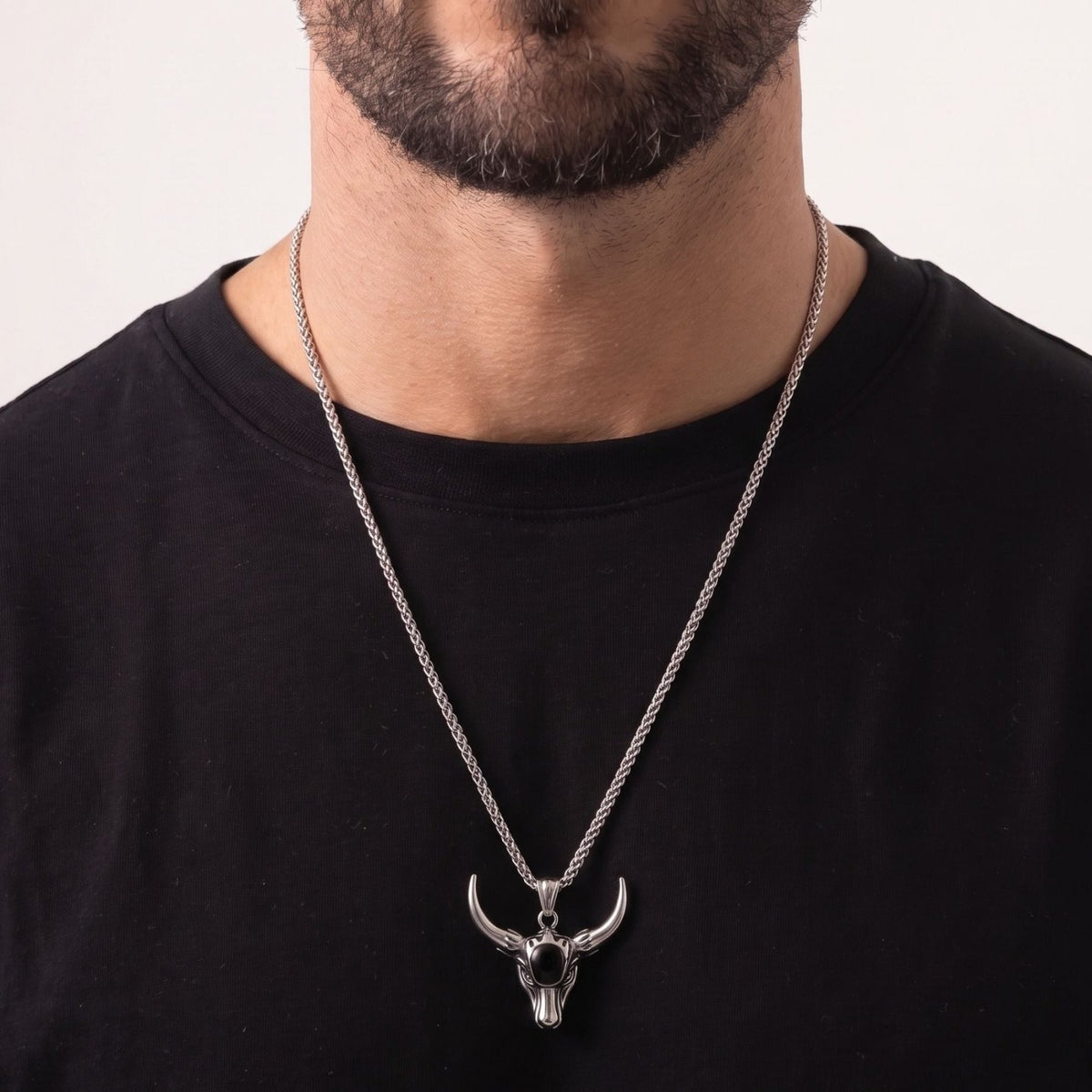 Collier tête de taureau pour homme, en acier inoxydable, pendentif cornes avec pierre noire centrale