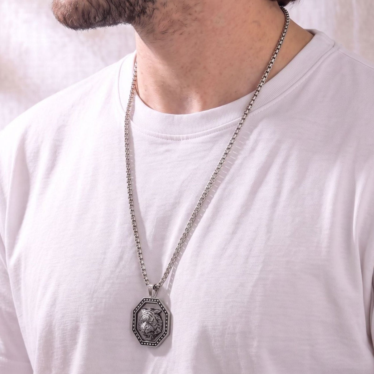 Collier tête de tigre pour homme, en acier inoxydable, pendentif octogonal aux détails sculptés en relief