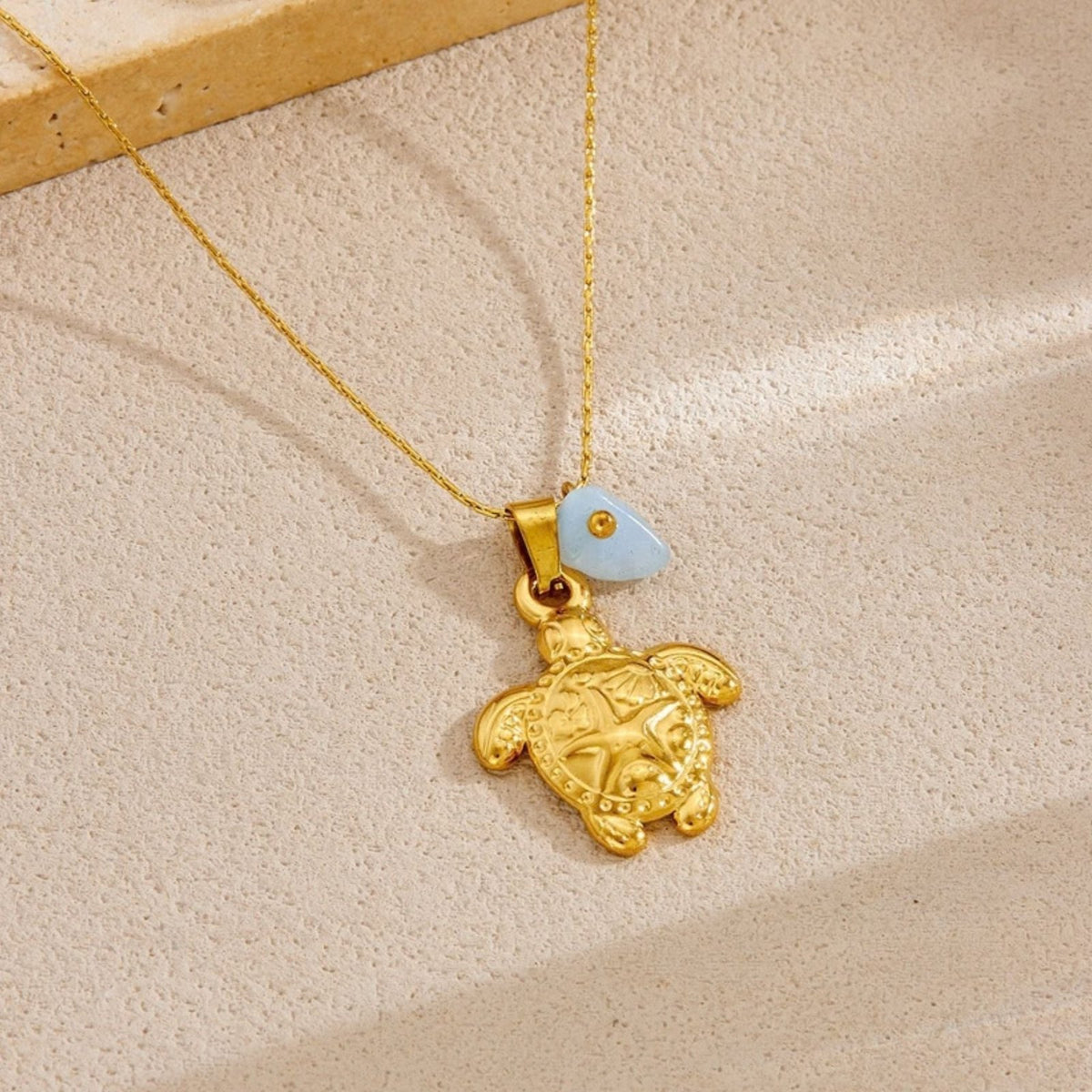 Collier tortue marine pour femme, en acier inoxydable doré, pendentif délicat avec pierre bleue