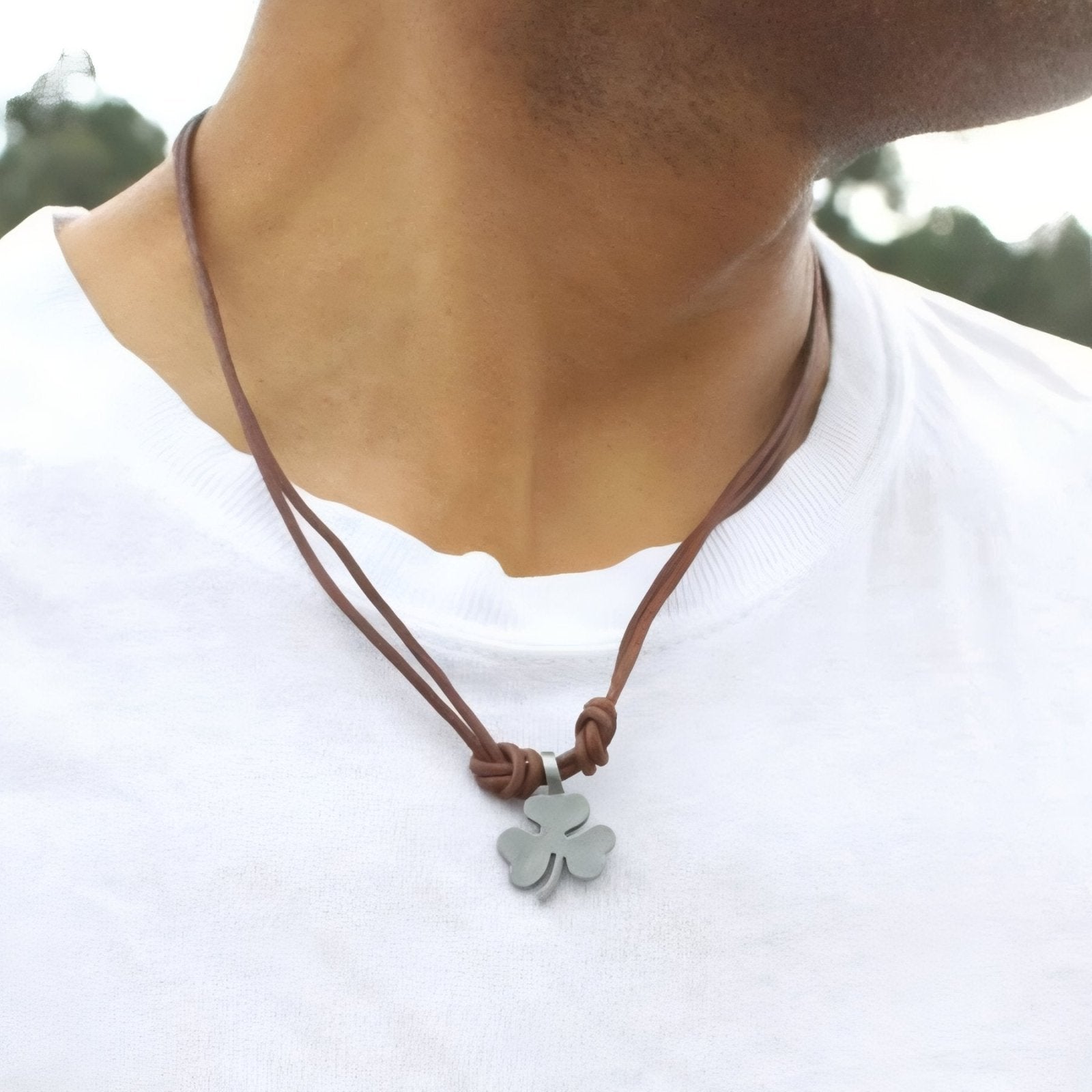 Collier trèfle à quatre feuilles mixte, cordon en cuir marron ou noir, style vintage porte - bonheur