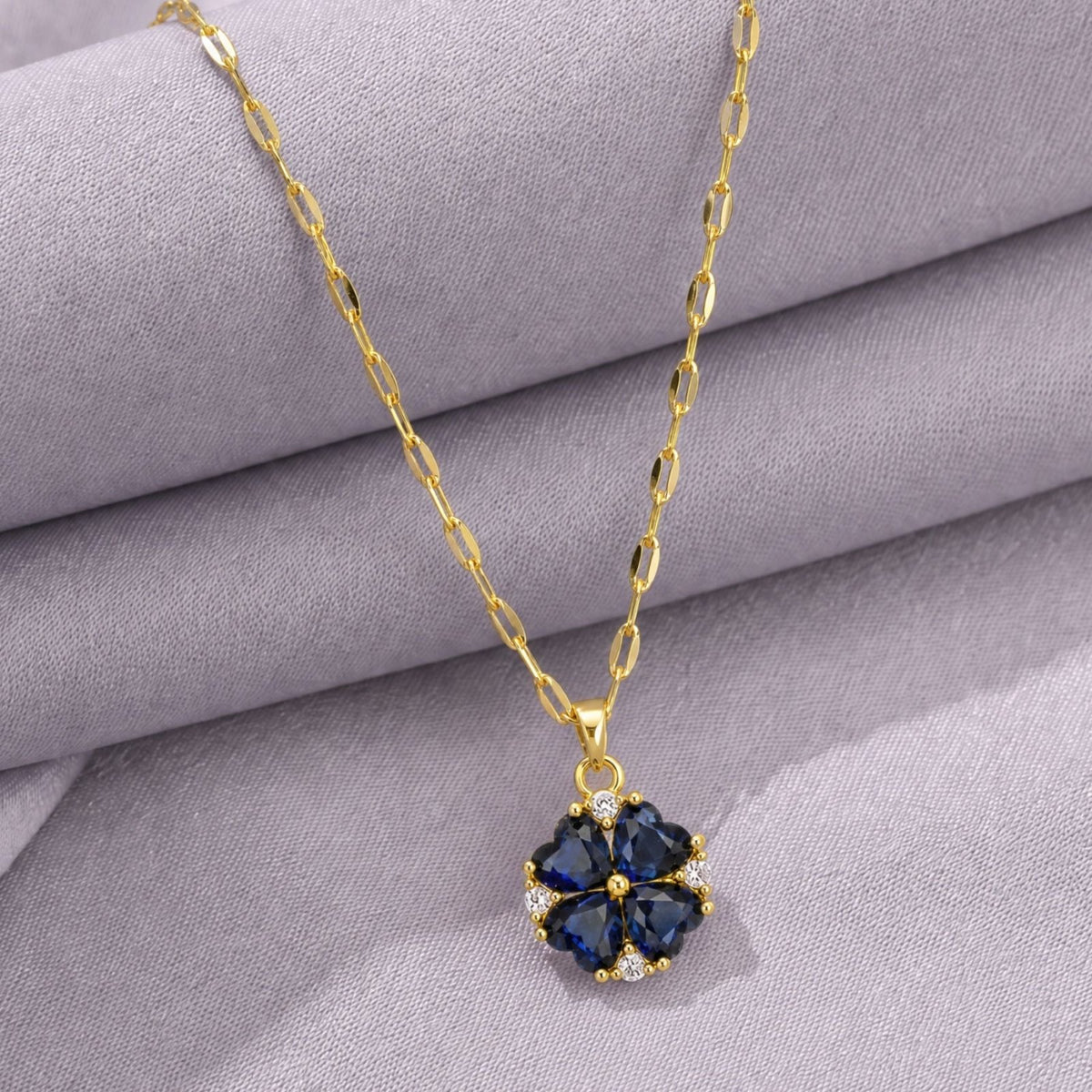 Collier trèfle à quatre feuilles pour femme, en acier titane doré, serti de pierres taille cœur