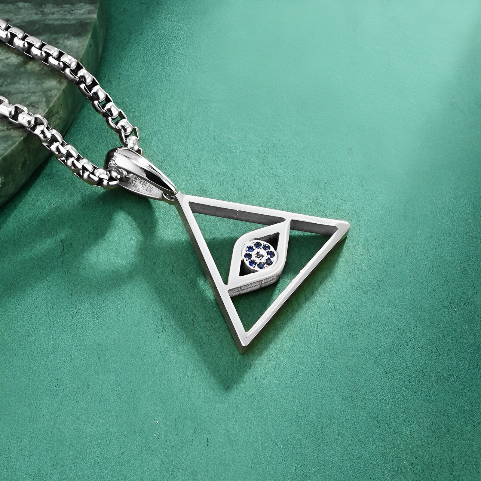 Collier triangle moderne, motif œil protecteur, serti de zircon bleuté, modèle Nazir