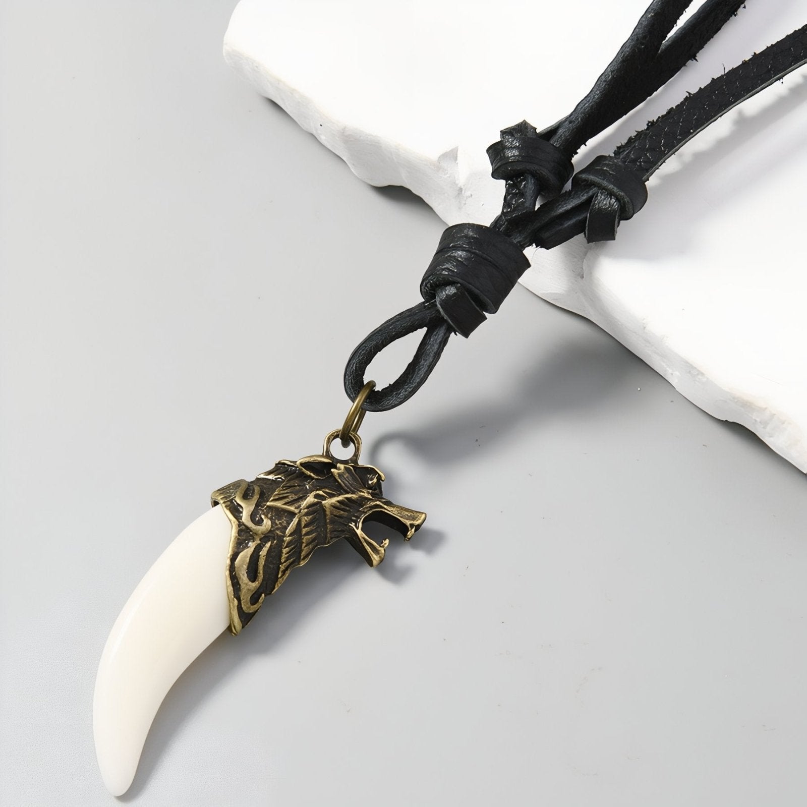 Collier tribal unisexe, pendentif croc et tête de loup, cordon en cuir noir ou marron