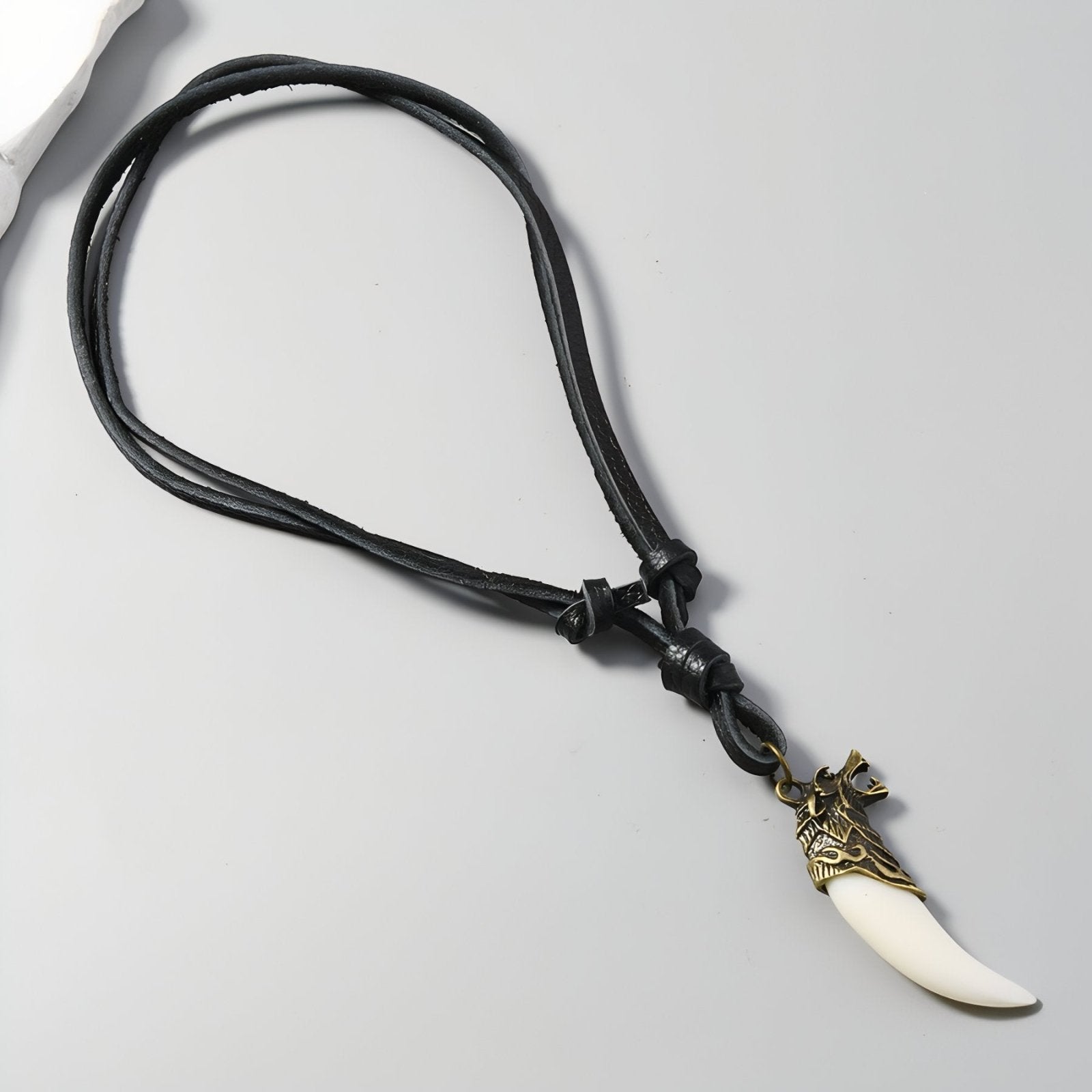 Collier tribal unisexe, pendentif croc et tête de loup, cordon en cuir noir ou marron