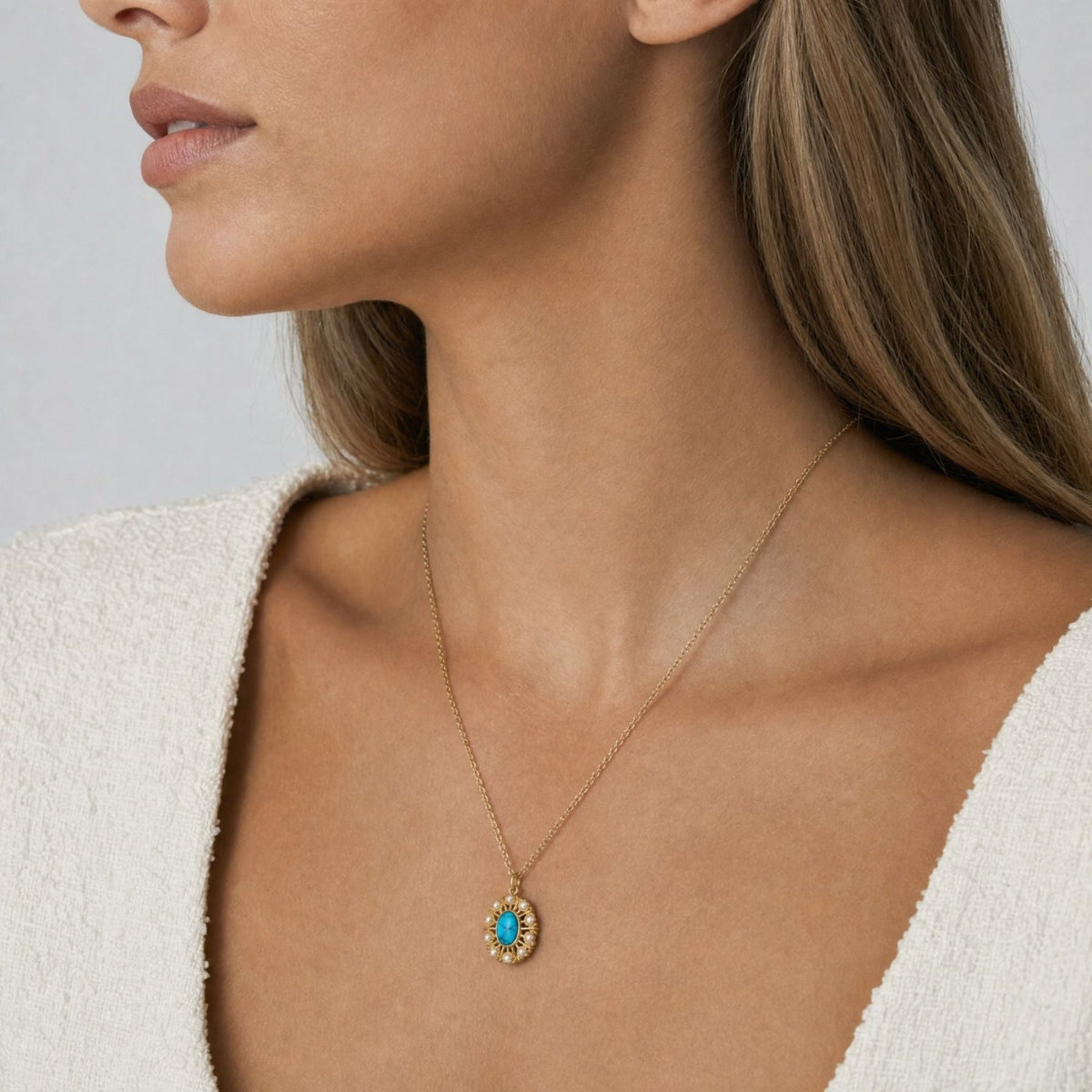 Collier turquoise pour femme, en acier inoxydable doré, médaillon ovale orné de perles blanches