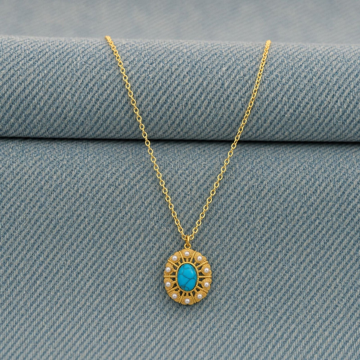 Collier turquoise pour femme, en acier inoxydable doré, médaillon ovale orné de perles blanches