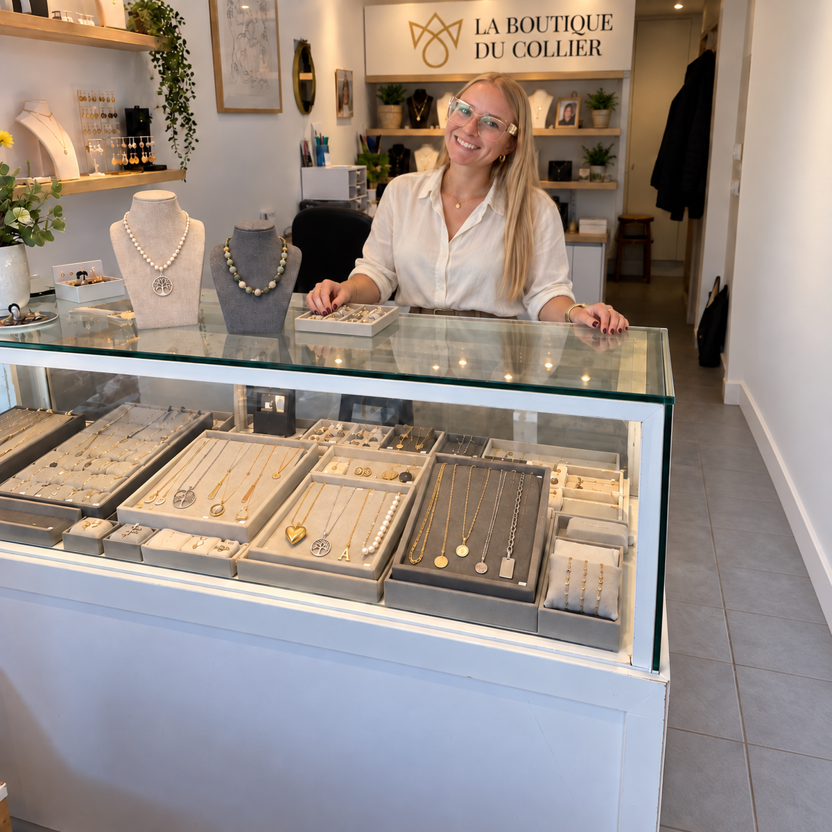 Derrière la boutique, nous sommes là